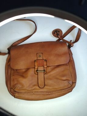 Tan Leather Key & Card Holder with Anchor Emblem
